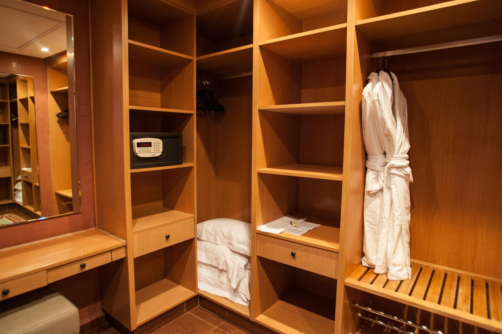 Tikida Golf Palace Агадир Экстерьер фото A wardrobe